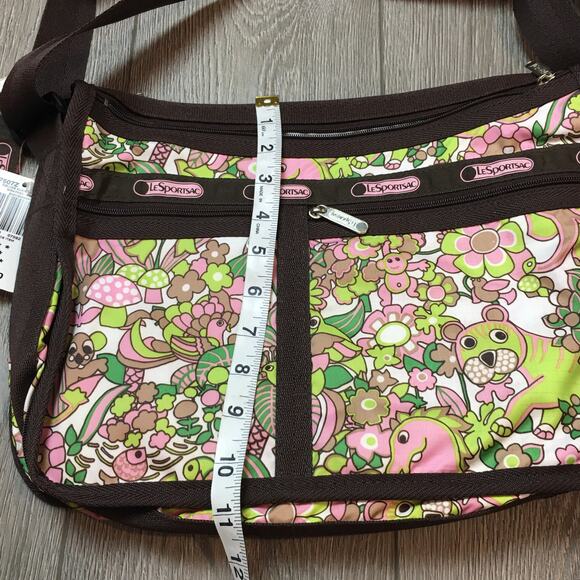 NWT Lesportsac Deluxe Everyday Bag Wrapped White Jungle Animals - Picture 8 of 8